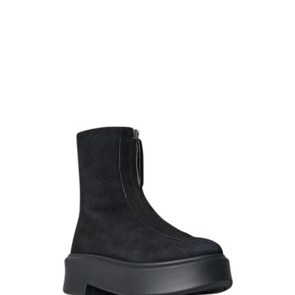 The Row Zipped Boot I Black
